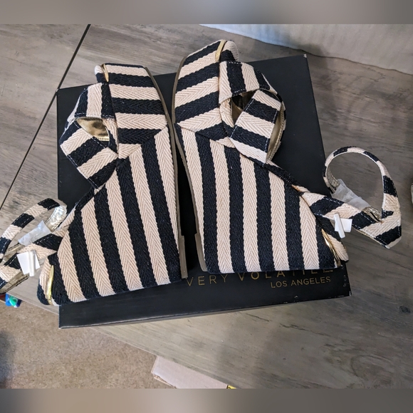 Volatile Nauttie platform ankle strap open toe high wedge black in the box - Picture 4 of 12